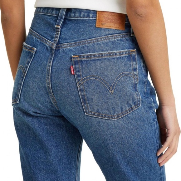 Levi's Women's Classic Blue Straight Leg Jeans - Picture 1 of 10